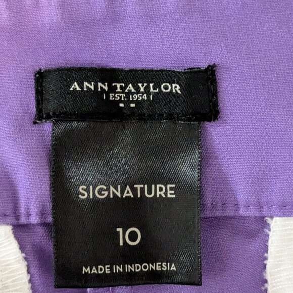 ANN TAYLOR Signature, Purple Mid-Rise Stretch Crop Pants / Capris; Size 10 - Picture 3 of 4